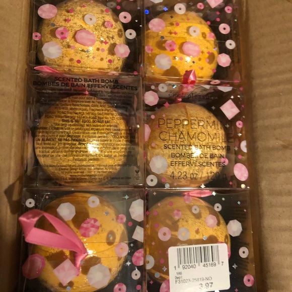 NWT set of bath bombs - Picture 5 of 5